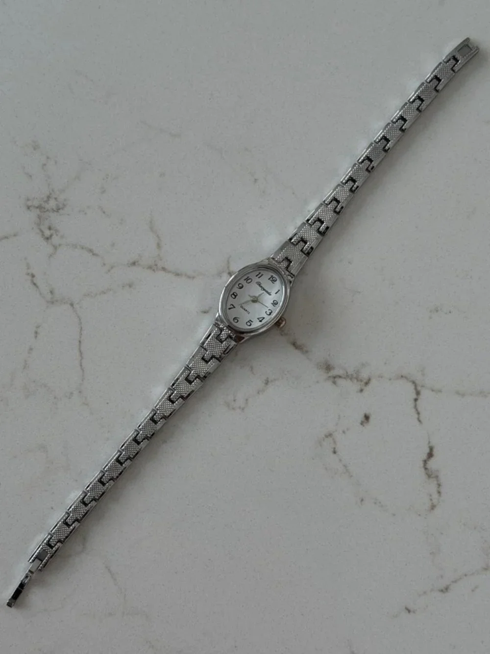 Sku0509 Retro Silver White dial Women Casual Oval Watch Bracelet‎ + gift box